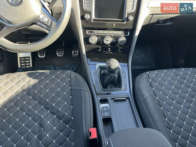 Белый Фольксваген Гольф, объемом двигателя 1.6 л и пробегом 238 тыс. км за 15000 $, фото 18 на Automoto.ua