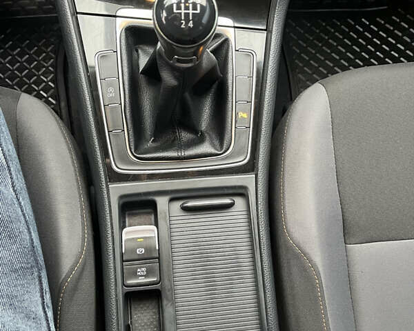 Белый Фольксваген Гольф, объемом двигателя 1.6 л и пробегом 280 тыс. км за 11500 $, фото 48 на Automoto.ua