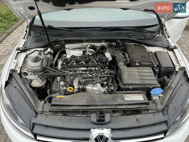 Белый Фольксваген Гольф, объемом двигателя 1.6 л и пробегом 280 тыс. км за 11500 $, фото 53 на Automoto.ua