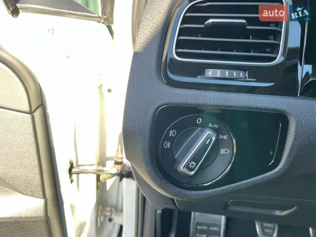 Белый Фольксваген Гольф, объемом двигателя 1.6 л и пробегом 238 тыс. км за 15000 $, фото 68 на Automoto.ua