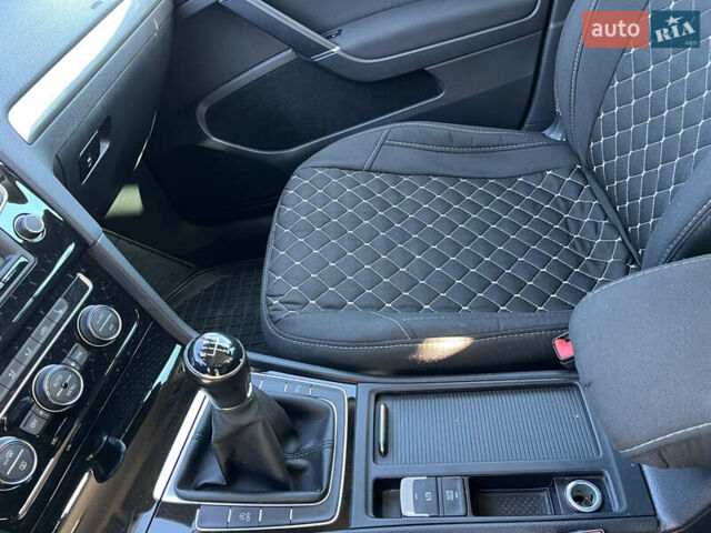 Белый Фольксваген Гольф, объемом двигателя 1.6 л и пробегом 238 тыс. км за 15000 $, фото 64 на Automoto.ua