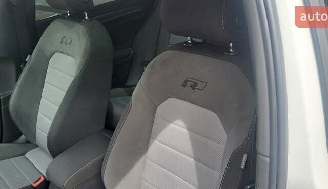 Белый Фольксваген Гольф, объемом двигателя 1.6 л и пробегом 198 тыс. км за 12000 $, фото 11 на Automoto.ua