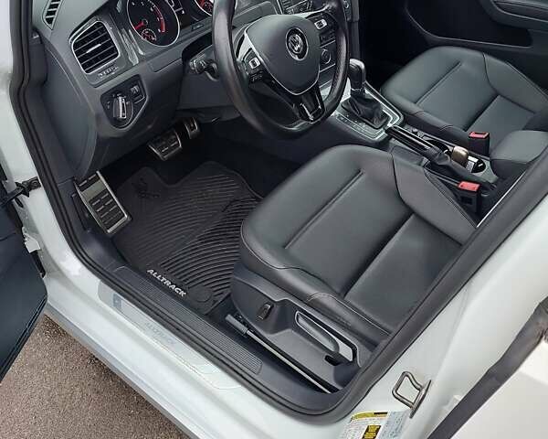 Белый Фольксваген Гольф, объемом двигателя 1.8 л и пробегом 130 тыс. км за 14800 $, фото 6 на Automoto.ua