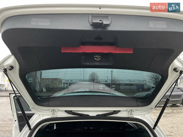 Белый Фольксваген Гольф, объемом двигателя 1.6 л и пробегом 280 тыс. км за 11500 $, фото 51 на Automoto.ua