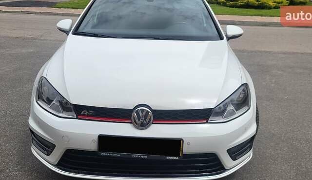 Белый Фольксваген Гольф, объемом двигателя 1.6 л и пробегом 198 тыс. км за 12000 $, фото 2 на Automoto.ua