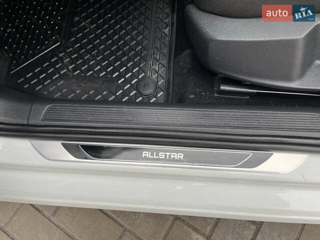 Белый Фольксваген Гольф, объемом двигателя 1.6 л и пробегом 280 тыс. км за 11500 $, фото 21 на Automoto.ua