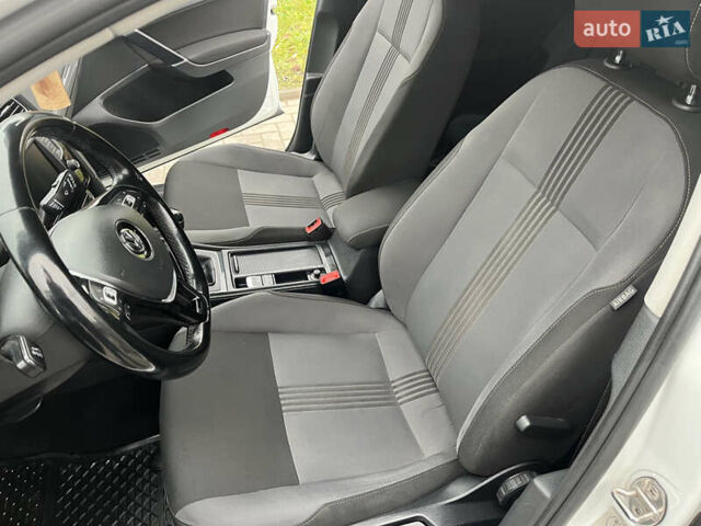 Белый Фольксваген Гольф, объемом двигателя 1.6 л и пробегом 280 тыс. км за 11500 $, фото 25 на Automoto.ua