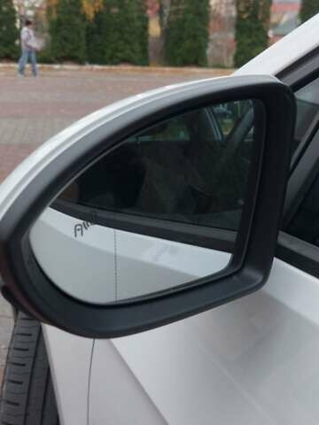 Белый Фольксваген Гольф, объемом двигателя 1.6 л и пробегом 225 тыс. км за 11800 $, фото 1 на Automoto.ua