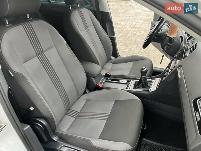 Белый Фольксваген Гольф, объемом двигателя 1.6 л и пробегом 280 тыс. км за 11500 $, фото 31 на Automoto.ua