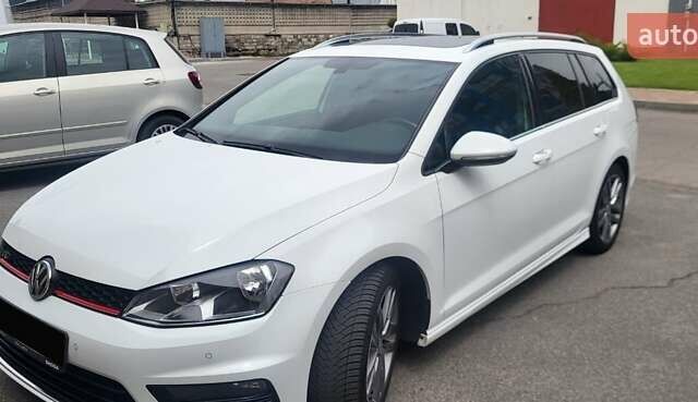Белый Фольксваген Гольф, объемом двигателя 1.6 л и пробегом 198 тыс. км за 12000 $, фото 7 на Automoto.ua