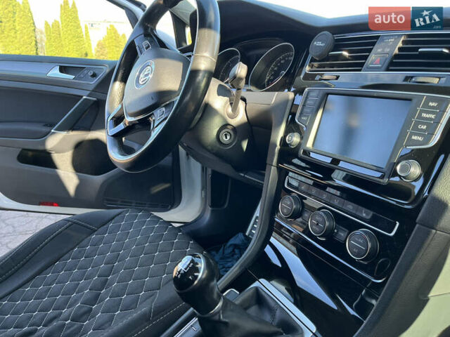 Белый Фольксваген Гольф, объемом двигателя 1.6 л и пробегом 238 тыс. км за 15000 $, фото 28 на Automoto.ua