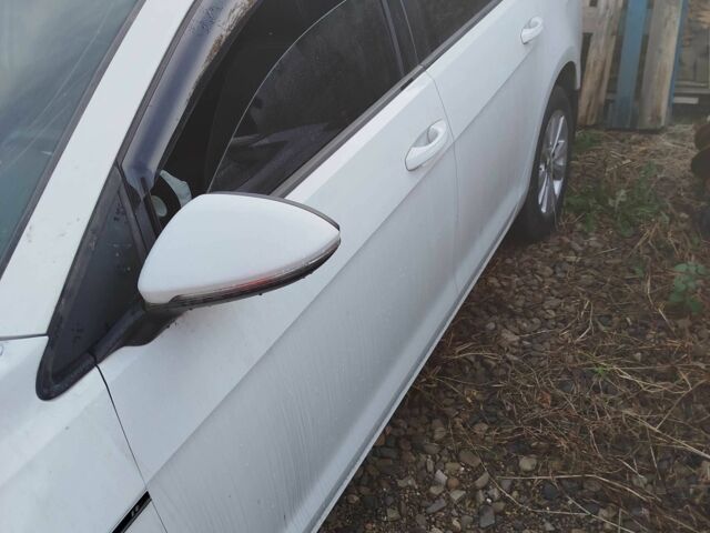 Белый Фольксваген Гольф, объемом двигателя 1.6 л и пробегом 280 тыс. км за 5500 $, фото 5 на Automoto.ua