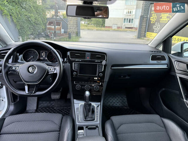 Білий Фольксваген Гольф, об'ємом двигуна 1.6 л та пробігом 270 тис. км за 12100 $, фото 1 на Automoto.ua