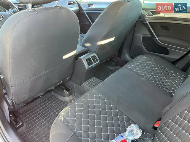 Белый Фольксваген Гольф, объемом двигателя 1.6 л и пробегом 238 тыс. км за 15000 $, фото 66 на Automoto.ua