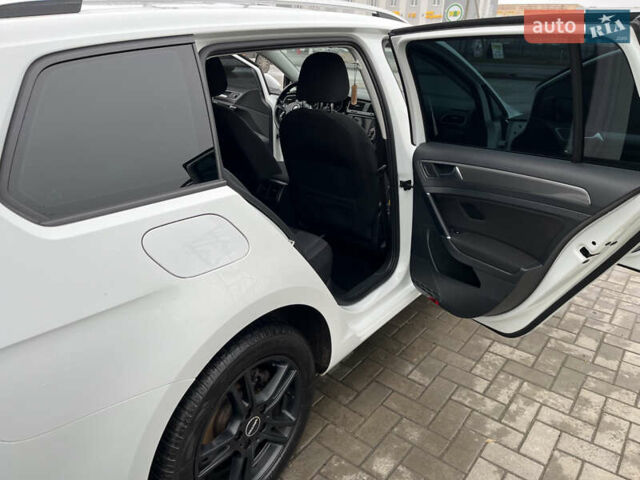 Белый Фольксваген Гольф, объемом двигателя 1.6 л и пробегом 280 тыс. км за 11500 $, фото 35 на Automoto.ua