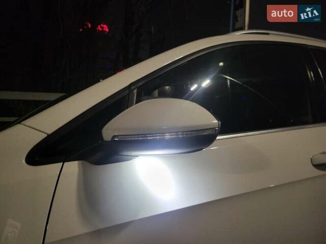 Белый Фольксваген Гольф, объемом двигателя 1.6 л и пробегом 198 тыс. км за 12000 $, фото 10 на Automoto.ua