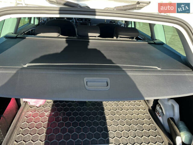 Белый Фольксваген Гольф, объемом двигателя 1.6 л и пробегом 238 тыс. км за 15000 $, фото 59 на Automoto.ua