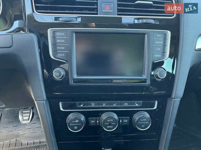 Белый Фольксваген Гольф, объемом двигателя 1.6 л и пробегом 238 тыс. км за 15000 $, фото 5 на Automoto.ua