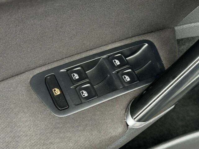 Белый Фольксваген Гольф, объемом двигателя 1.8 л и пробегом 210 тыс. км за 9999 $, фото 18 на Automoto.ua