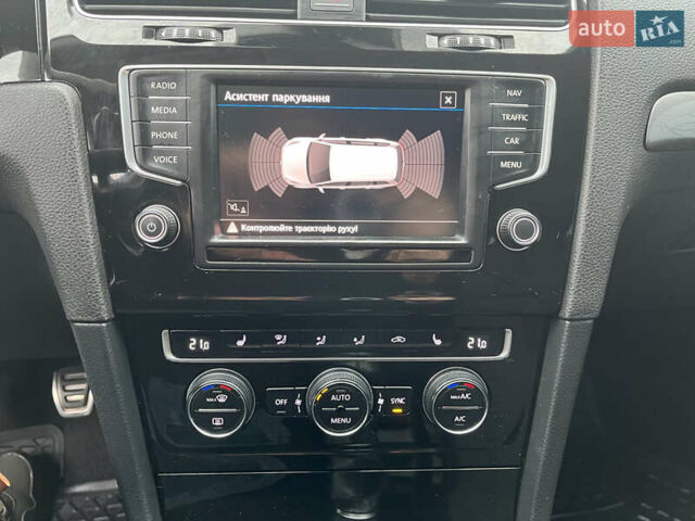 Белый Фольксваген Гольф, объемом двигателя 1.6 л и пробегом 280 тыс. км за 11500 $, фото 47 на Automoto.ua