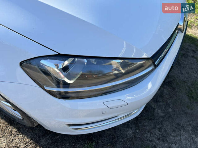 Белый Фольксваген Гольф, объемом двигателя 1.6 л и пробегом 238 тыс. км за 15000 $, фото 46 на Automoto.ua