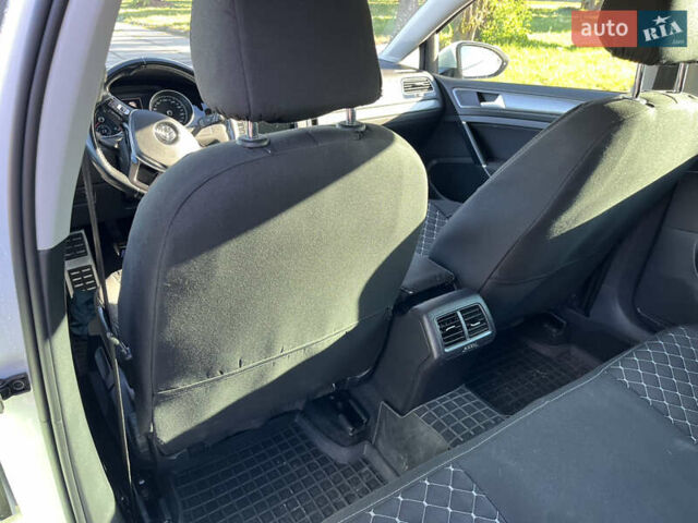 Белый Фольксваген Гольф, объемом двигателя 1.6 л и пробегом 238 тыс. км за 15000 $, фото 23 на Automoto.ua