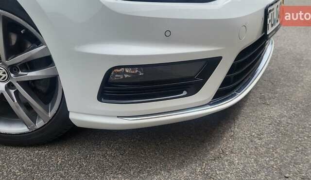 Белый Фольксваген Гольф, объемом двигателя 1.6 л и пробегом 198 тыс. км за 12000 $, фото 6 на Automoto.ua