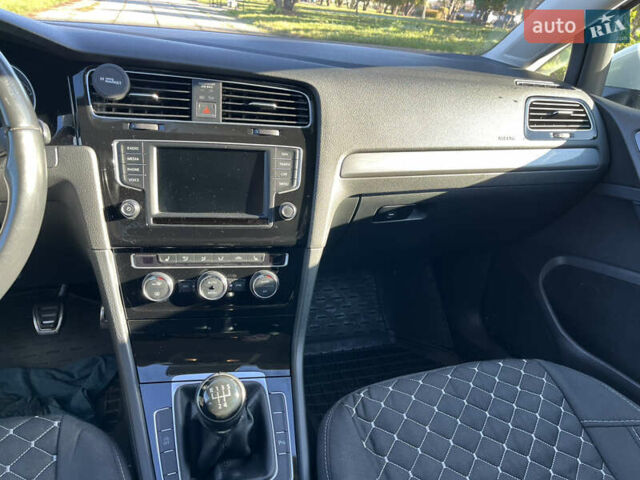 Белый Фольксваген Гольф, объемом двигателя 1.6 л и пробегом 238 тыс. км за 15000 $, фото 17 на Automoto.ua