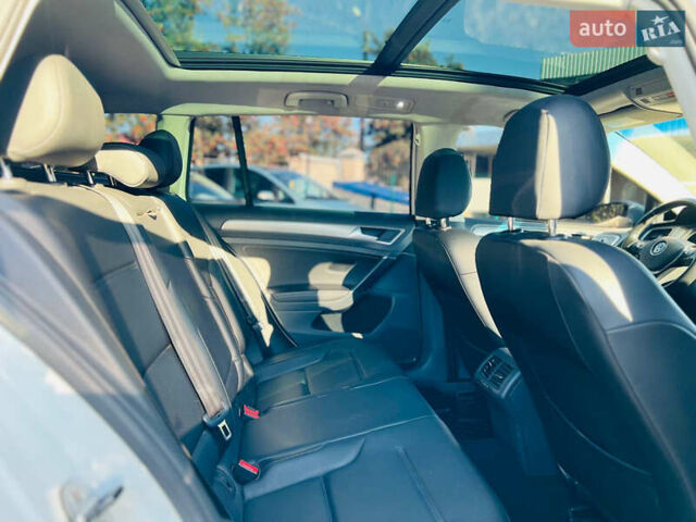 Белый Фольксваген Гольф, объемом двигателя 1.8 л и пробегом 82 тыс. км за 12800 $, фото 7 на Automoto.ua