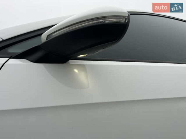 Белый Фольксваген Гольф, объемом двигателя 1.6 л и пробегом 280 тыс. км за 11500 $, фото 19 на Automoto.ua