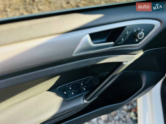 Белый Фольксваген Гольф, объемом двигателя 1.8 л и пробегом 82 тыс. км за 12800 $, фото 11 на Automoto.ua