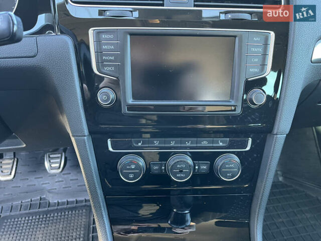 Белый Фольксваген Гольф, объемом двигателя 1.6 л и пробегом 238 тыс. км за 15000 $, фото 71 на Automoto.ua