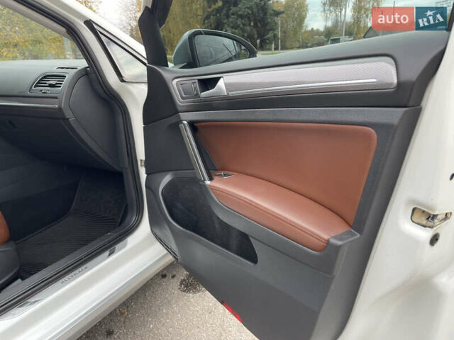 Белый Фольксваген Гольф, объемом двигателя 1.8 л и пробегом 139 тыс. км за 13900 $, фото 35 на Automoto.ua