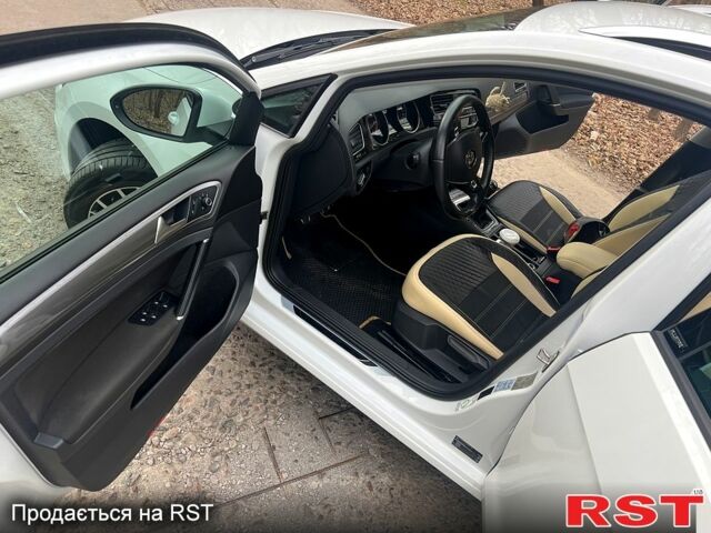 Белый Фольксваген Гольф, объемом двигателя 1.6 л и пробегом 275 тыс. км за 10500 $, фото 5 на Automoto.ua