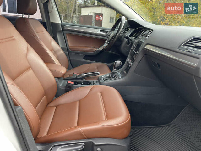 Белый Фольксваген Гольф, объемом двигателя 1.8 л и пробегом 139 тыс. км за 13900 $, фото 39 на Automoto.ua