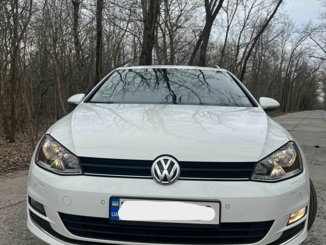 Белый Фольксваген Гольф, объемом двигателя 1.6 л и пробегом 275 тыс. км за 10500 $, фото 1 на Automoto.ua