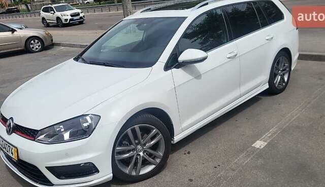 Белый Фольксваген Гольф, объемом двигателя 1.6 л и пробегом 198 тыс. км за 12000 $, фото 1 на Automoto.ua