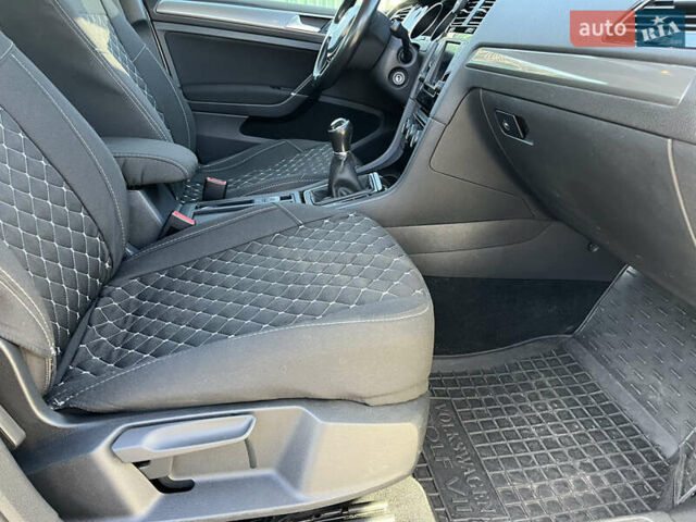 Белый Фольксваген Гольф, объемом двигателя 1.6 л и пробегом 238 тыс. км за 15000 $, фото 56 на Automoto.ua