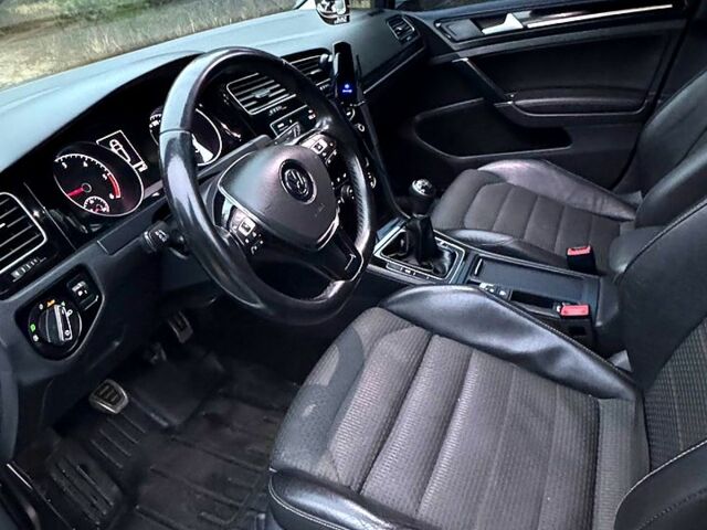 Белый Фольксваген Гольф, объемом двигателя 1.6 л и пробегом 285 тыс. км за 10750 $, фото 7 на Automoto.ua