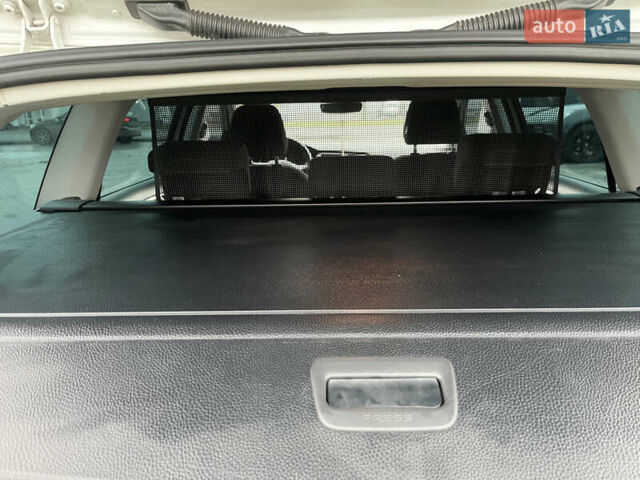 Белый Фольксваген Гольф, объемом двигателя 1.6 л и пробегом 280 тыс. км за 11500 $, фото 52 на Automoto.ua