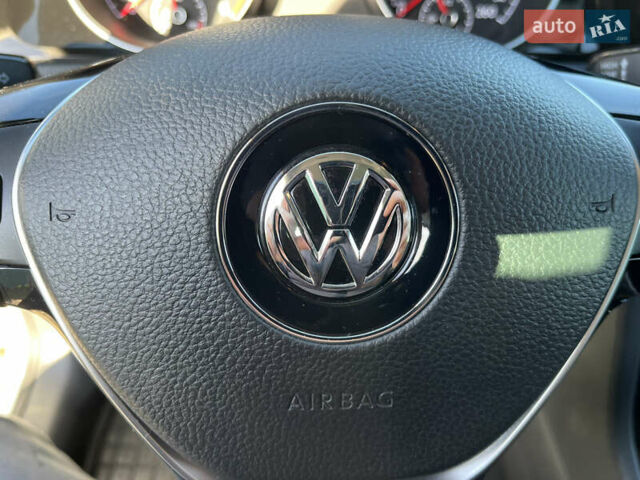Белый Фольксваген Гольф, объемом двигателя 1.6 л и пробегом 238 тыс. км за 15000 $, фото 3 на Automoto.ua