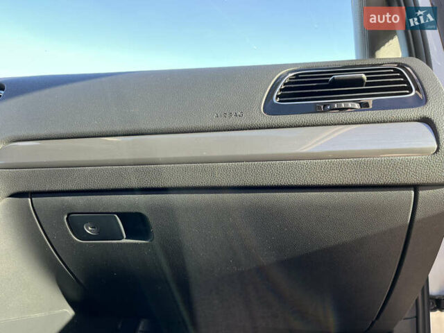 Белый Фольксваген Гольф, объемом двигателя 1.6 л и пробегом 238 тыс. км за 15000 $, фото 27 на Automoto.ua