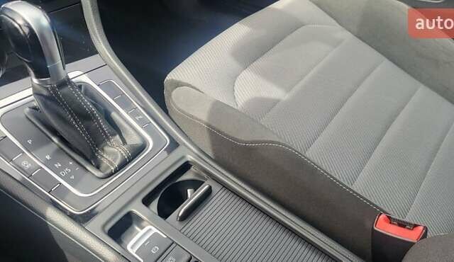 Белый Фольксваген Гольф, объемом двигателя 1.6 л и пробегом 198 тыс. км за 12000 $, фото 12 на Automoto.ua