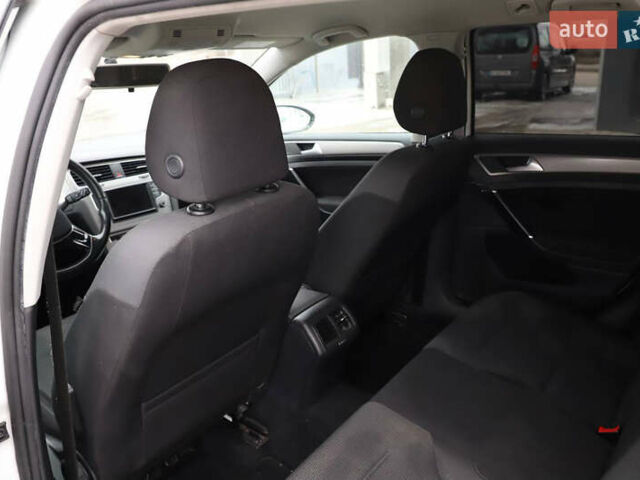 Белый Фольксваген Гольф, объемом двигателя 1.6 л и пробегом 202 тыс. км за 10800 $, фото 11 на Automoto.ua