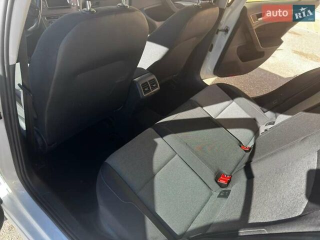 Білий Фольксваген Гольф, об'ємом двигуна 1.6 л та пробігом 180 тис. км за 9313 $, фото 14 на Automoto.ua