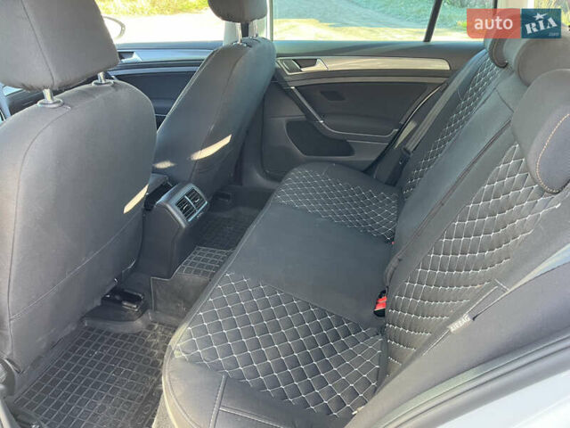 Белый Фольксваген Гольф, объемом двигателя 1.6 л и пробегом 238 тыс. км за 15000 $, фото 67 на Automoto.ua