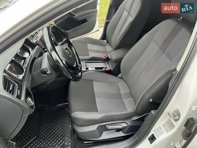 Белый Фольксваген Гольф, объемом двигателя 1.6 л и пробегом 280 тыс. км за 11500 $, фото 24 на Automoto.ua