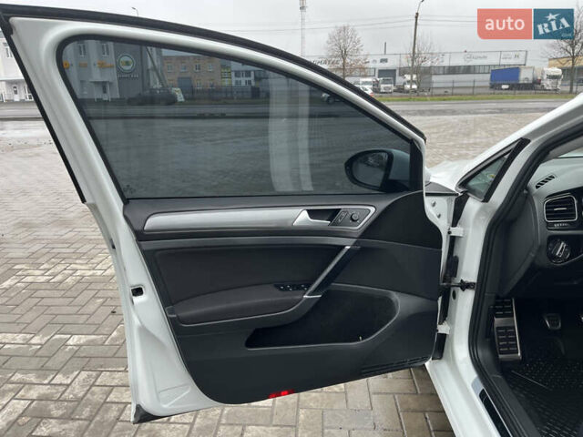 Белый Фольксваген Гольф, объемом двигателя 1.6 л и пробегом 280 тыс. км за 11500 $, фото 23 на Automoto.ua