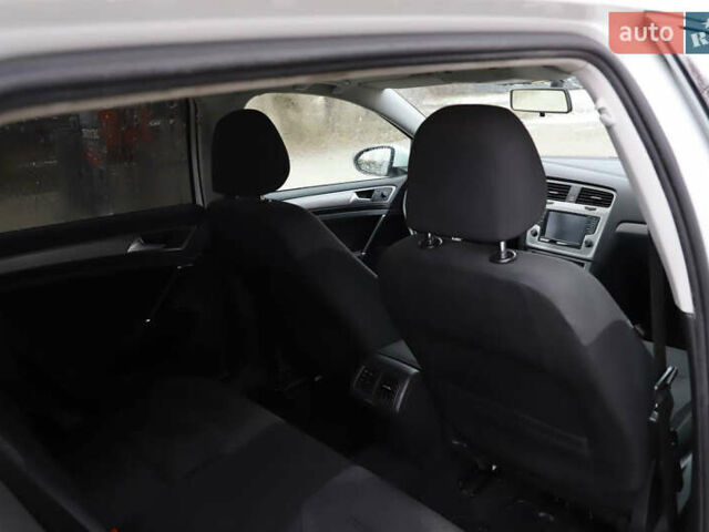 Белый Фольксваген Гольф, объемом двигателя 1.6 л и пробегом 202 тыс. км за 10800 $, фото 14 на Automoto.ua