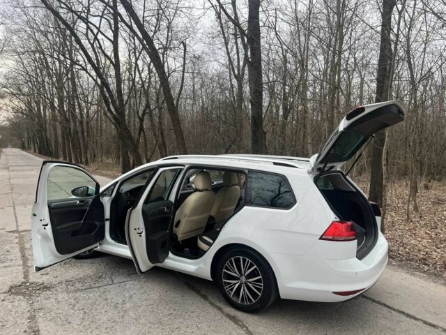 Белый Фольксваген Гольф, объемом двигателя 1.6 л и пробегом 275 тыс. км за 10500 $, фото 2 на Automoto.ua